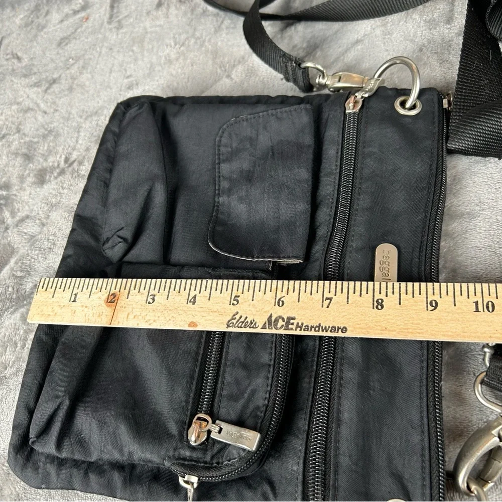 Baggallini Black Nylon Medium Crossbody Purse‎ Adjustable Strap Pockets Travel